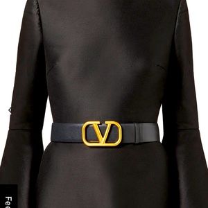 Authentic New Valentino V logo belt reversible